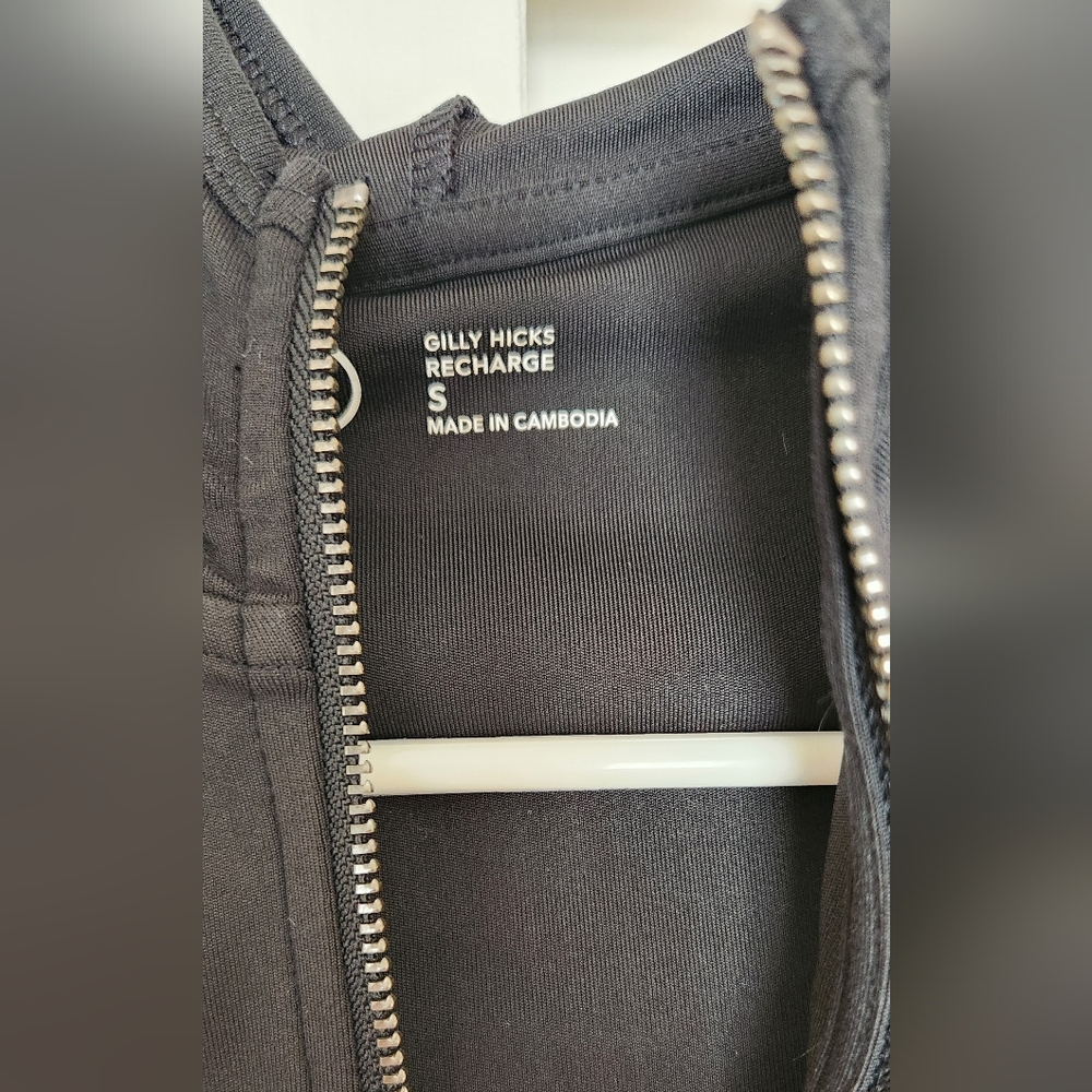 Gilly Hicks Active Recharge Hooded Crop Zip Up Top nwt Hollister - Picture 5 of 6